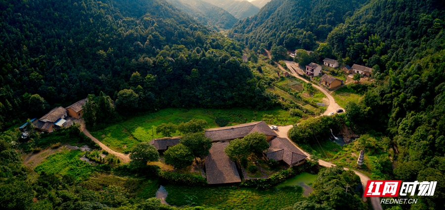 沩山，众山环绕，绵亘数十里，泉清林茂，风景秀丽，唐代道家学者司马承祯在《天地宫府图》中将其列为第十三小洞天_副本.jpg