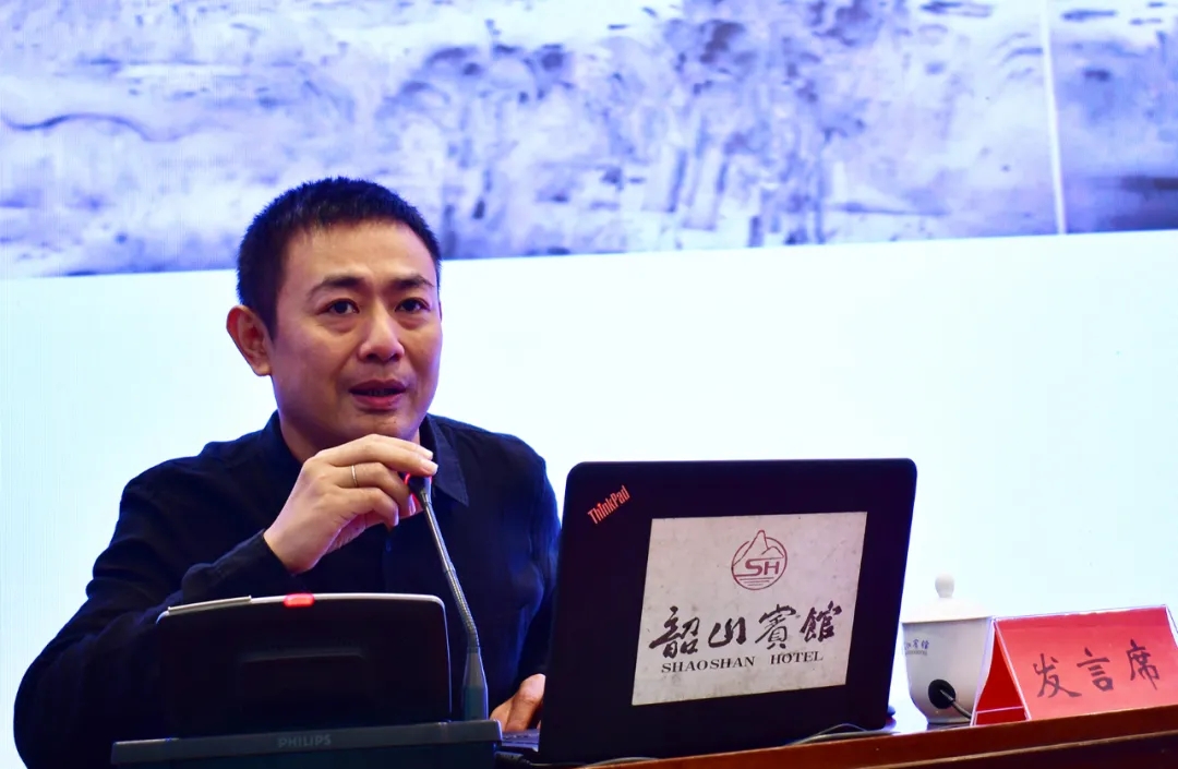 湖南省美协水墨画艺委会主任,湖南师大美术学院教师石劲松从其两幅